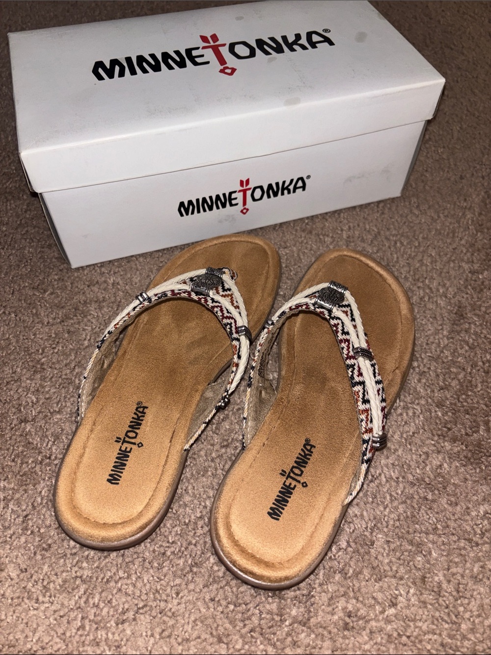 NWT Minnetonka Sandles size 7